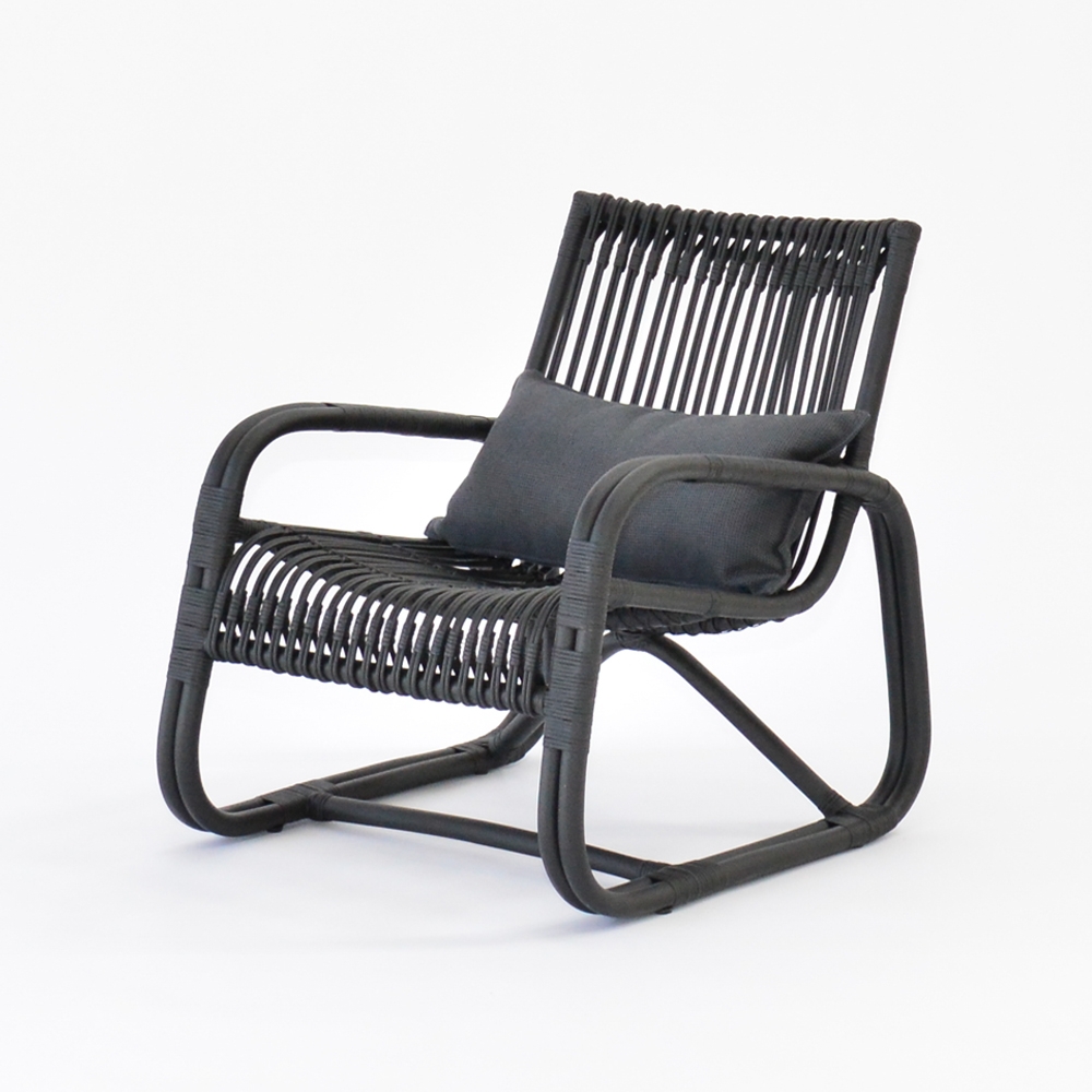 curve lounge chair black