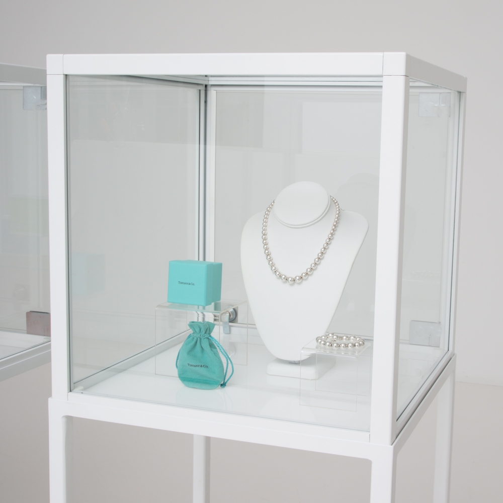 kleding glans Verhogen showcase vitrine white | Display product in New York | Furniture Rentals  for Special Events - Taylor Creative Inc.